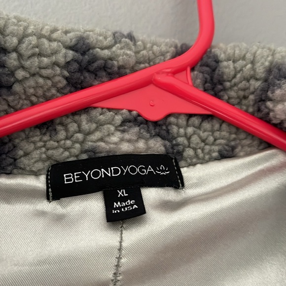 Beyond Yoga Leopard Sherpa Bomber Jacket Size XL - Picture 3 of 6